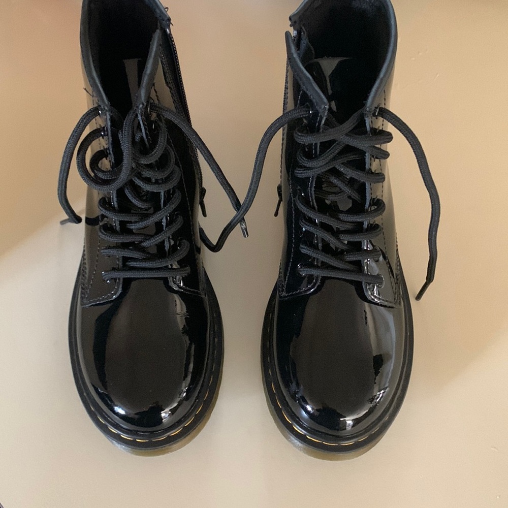 Youth pattern leather girls Dr Martens sz3 new without tags or box